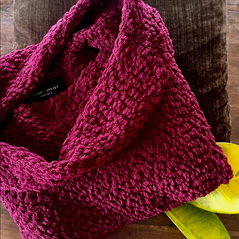Romeo & Juliet Couture Cowl Neck Swearer